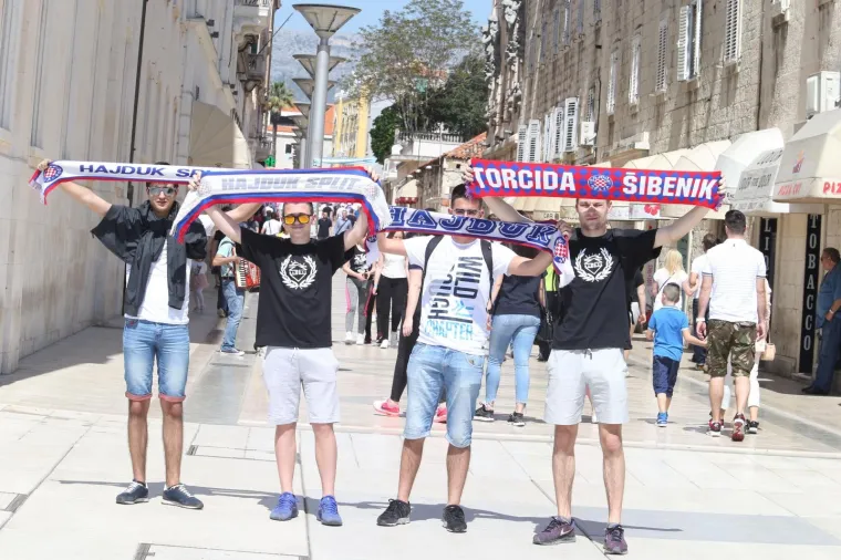 Navijači preplavili Split uoči derbija: promet u kolapsu, odjekuju topovski udari