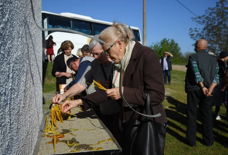 Patrijarh srpski Irinej blagoslovio obnovljeni Hram Svetog proroka Ilije u mjestu Mlaka