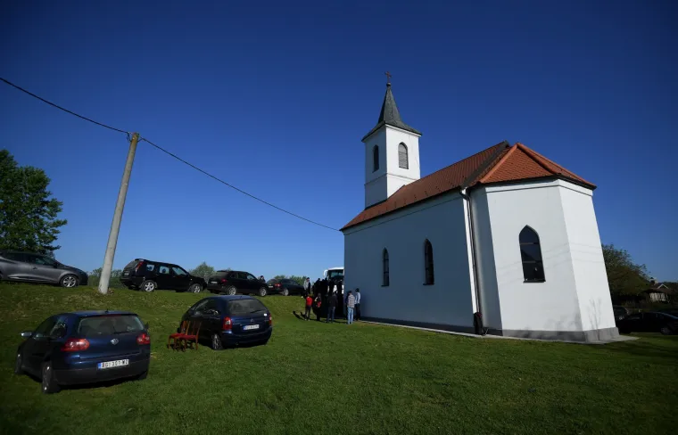 Patrijarh srpski Irinej blagoslovio obnovljeni Hram Svetog proroka Ilije u mjestu Mlaka