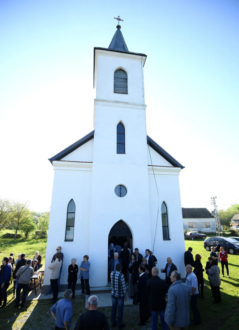 Patrijarh srpski Irinej blagoslovio obnovljeni Hram Svetog proroka Ilije u mjestu Mlaka