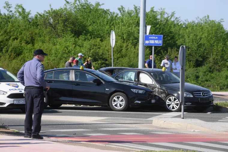 Strava u Velikoj Gorici: Od siline udarca izletio i na mjestu poginuo, Fiat potpuno smrksan