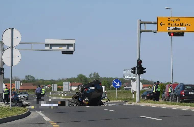 Strava u Velikoj Gorici: Od siline udarca izletio i na mjestu poginuo, Fiat potpuno smrksan