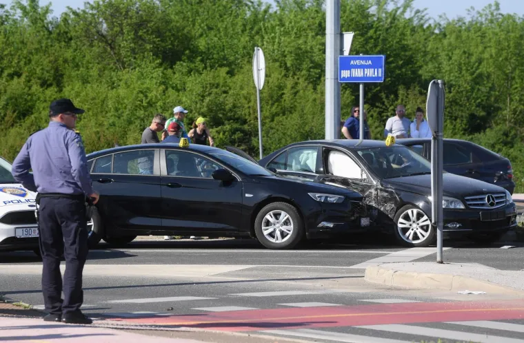 Strava u Velikoj Gorici: Od siline udarca izletio i na mjestu poginuo, Fiat potpuno smrksan