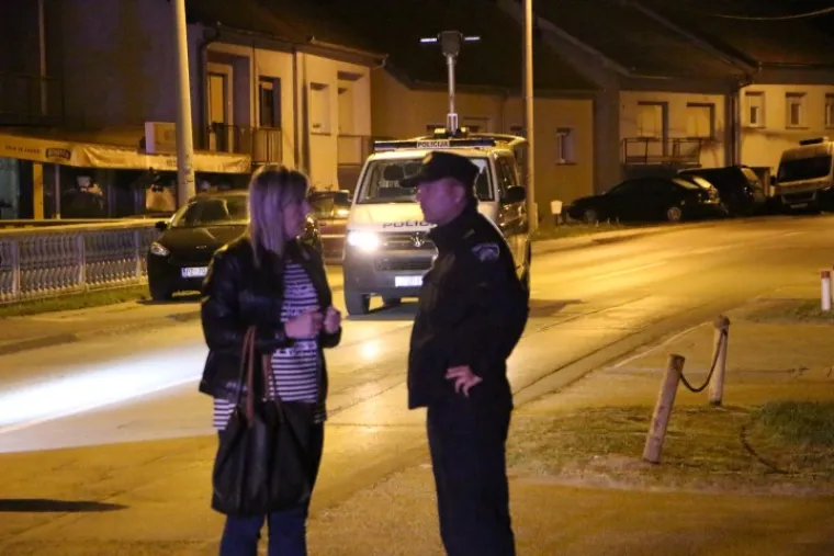 Noćas se iza ponoći dogodila prometna nesreća u kojoj su tri osobe stradale i prevezene u bolnicu. 
Foto: D. Krstanović, Pozega.eu