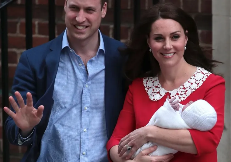 PRINC I DJECA DO&Scaron;LI PO KATE: Kraljevska obitelj s najmlađim novim članom odlazi iz bolnice