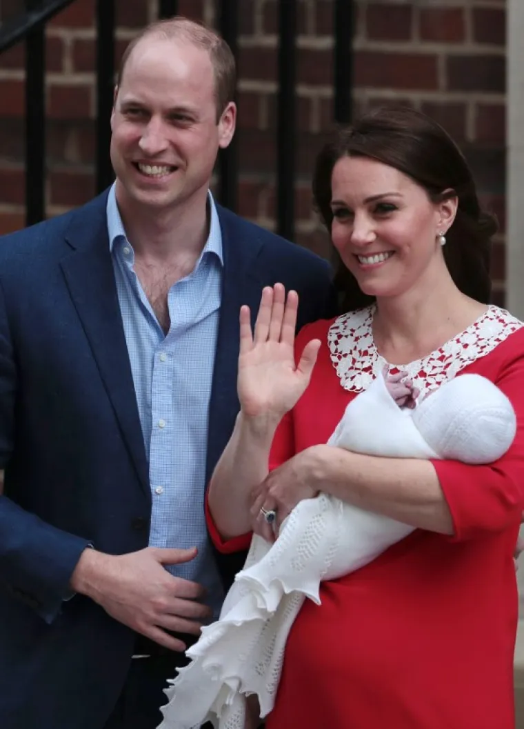 PRINC I DJECA DO&Scaron;LI PO KATE: Kraljevska obitelj s najmlađim novim članom odlazi iz bolnice