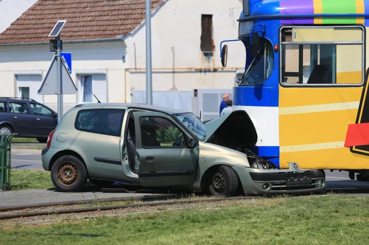 Prometna nesreća između tramvaja i osobnog automobila na Vi&scaron;njevcu