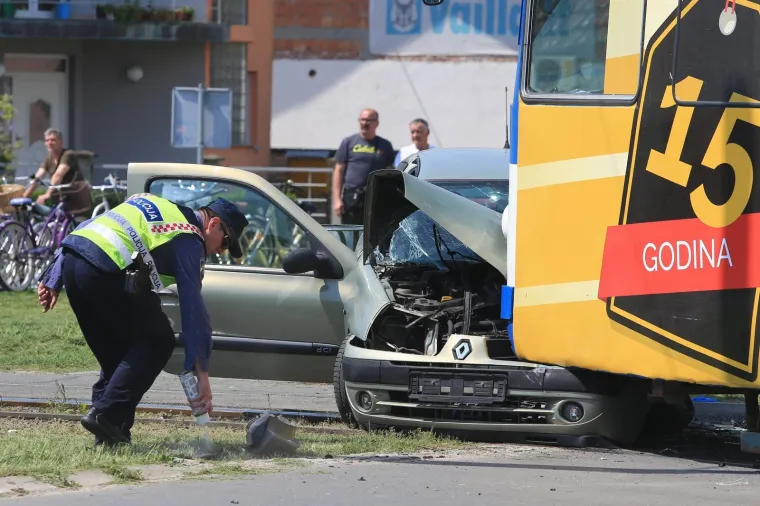 Prometna nesreća između tramvaja i osobnog automobila na Vi&scaron;njevcu