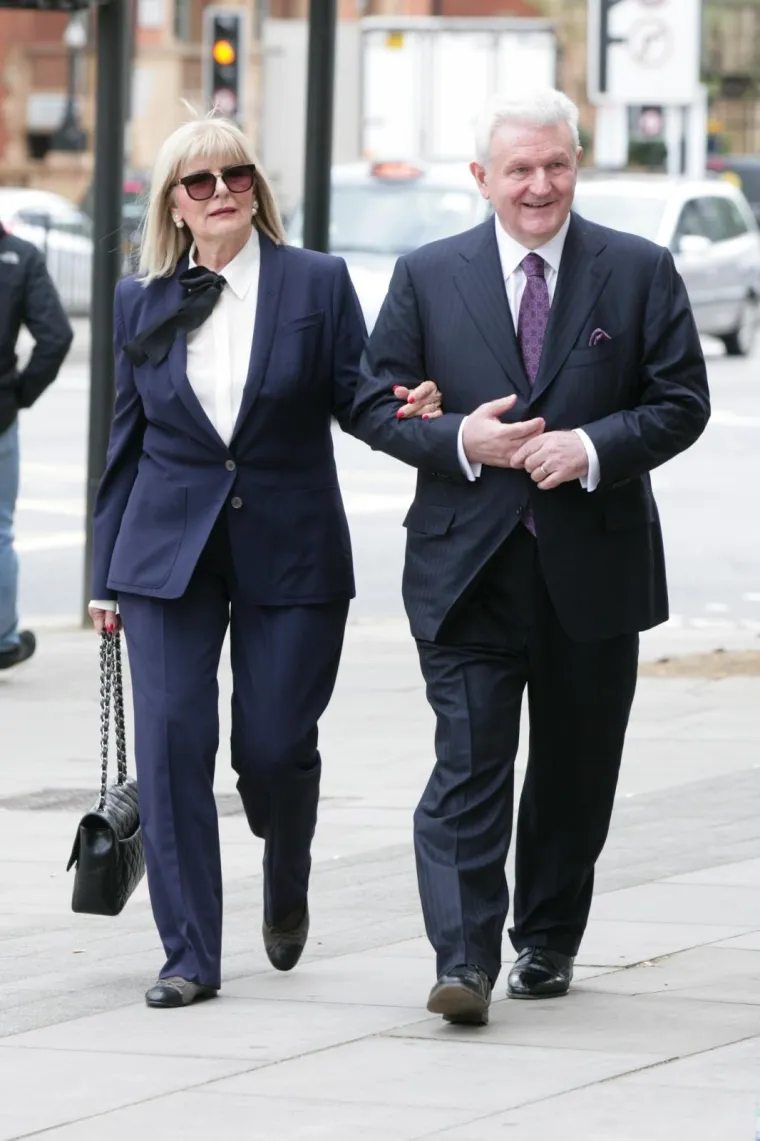 Sud u Londonu je presudio - Todorić treba biti izručen Hrvatskoj. U fotogaleriji pogledajte kako je s osmijehom te u pranji supruge stigao pred novinare...