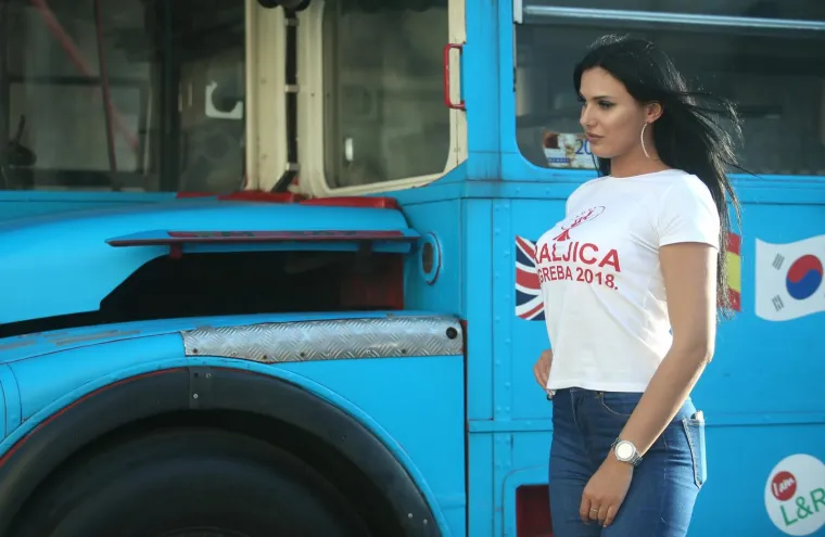 Fotografiranje kandidatkinja za izbora za Kraljicu Zagreba 2018. jednim dijelom odvijao se i na Markovom trgu gdje su atraktivne kandidatkinje odvlačile pozornost prolaznicima