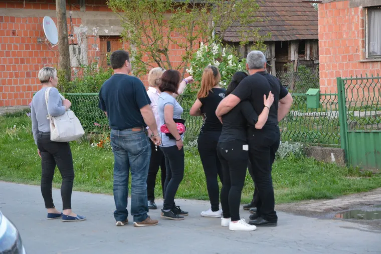 Užas kod Lipika: majka sedmero djece ubijena i zapaljena u kući, ubojica uhićen, skrivao se po &scaron;umi