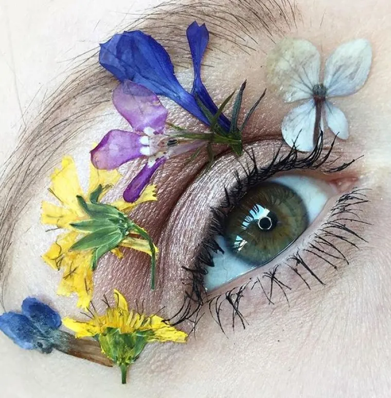 Od livade do lica: cvijeće je ovog proljeća i nakit i &scaron;minka