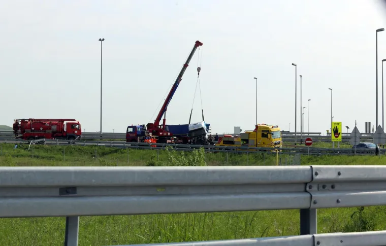 Prometna nesreća teretnog kamiona na čvoru Veliko Polje