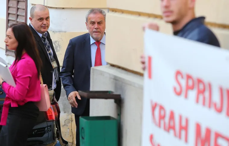 U Zagrebu održan prosvjed uoči sjednice Gradske skup&scaron;tine zbog spornog plana gospodarenja otpadom