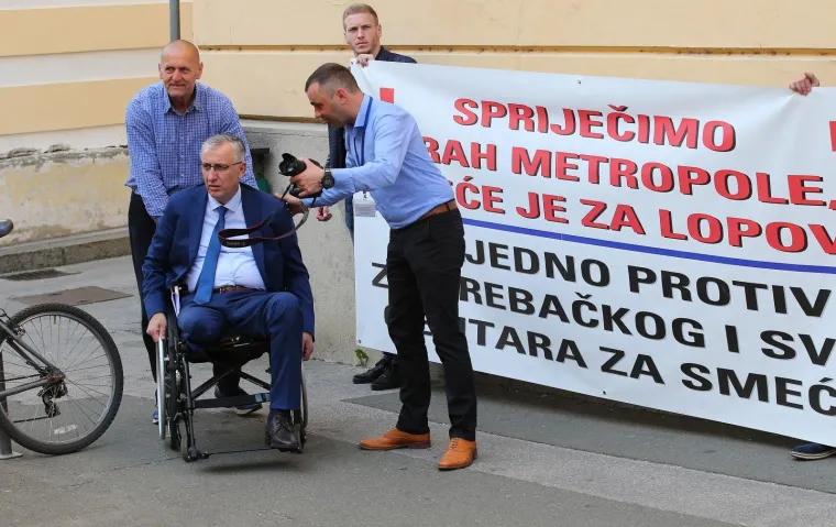 U Zagrebu održan prosvjed uoči sjednice Gradske skup&scaron;tine zbog spornog plana gospodarenja otpadom