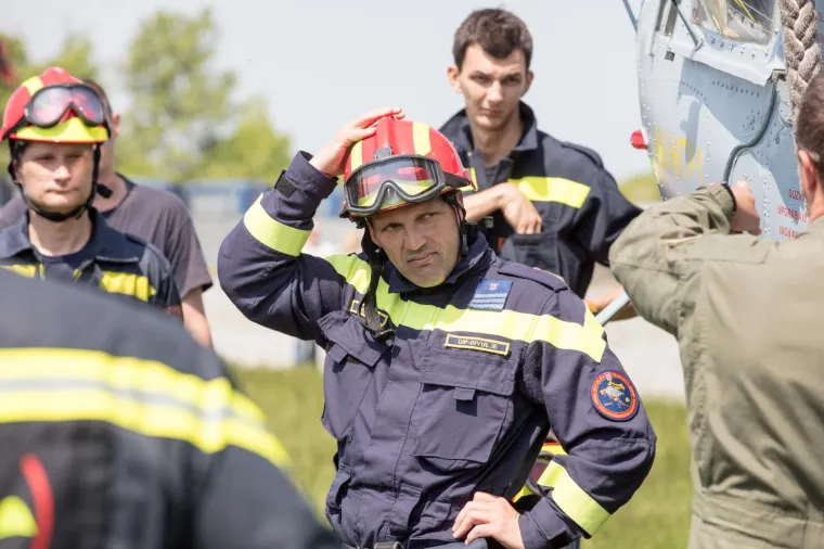 Vježba desantiranja iz helikoptera državnih interventnih vatrogasnih postrojbi
