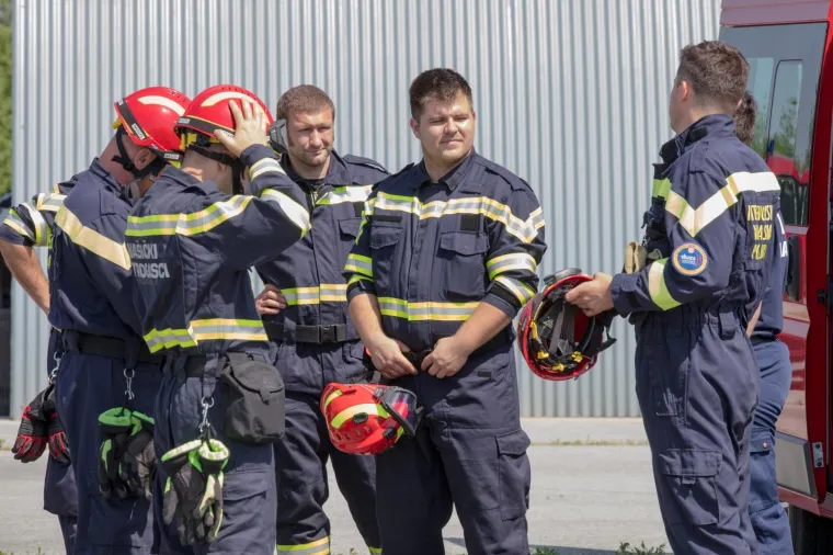 Vježba desantiranja iz helikoptera državnih interventnih vatrogasnih postrojbi