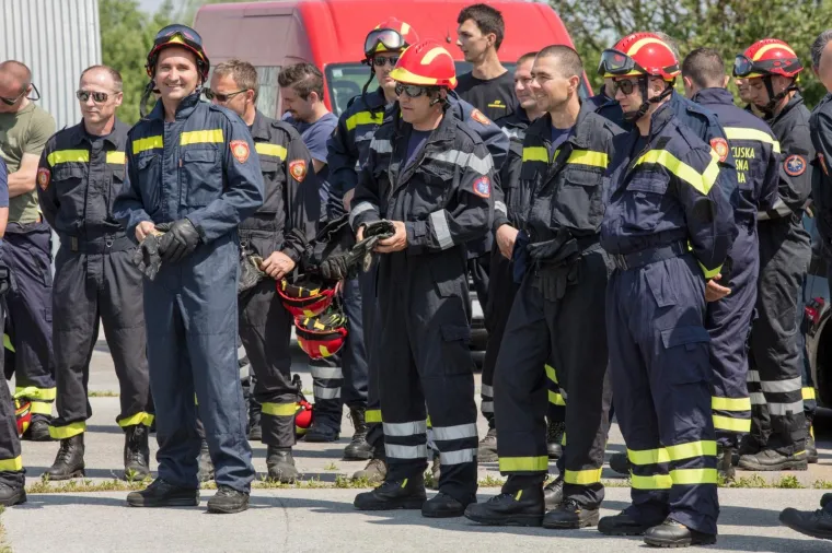 Vježba desantiranja iz helikoptera državnih interventnih vatrogasnih postrojbi