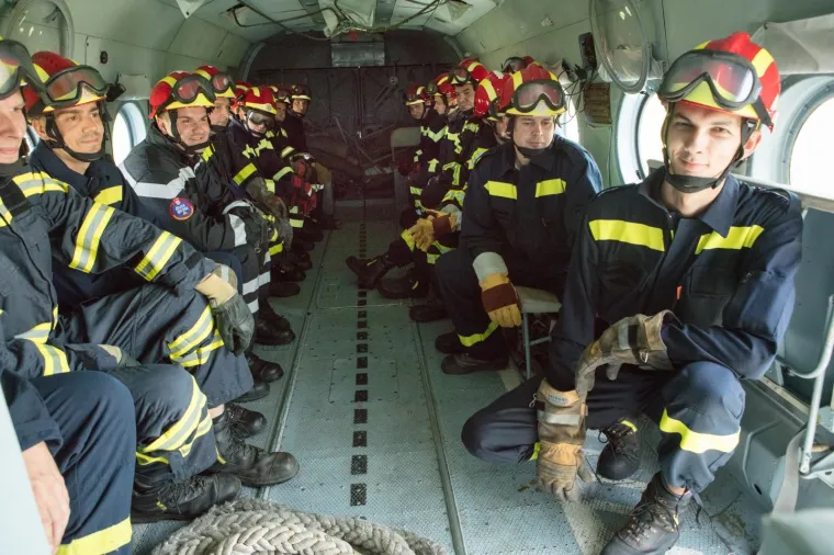 Vježba desantiranja iz helikoptera državnih interventnih vatrogasnih postrojbi