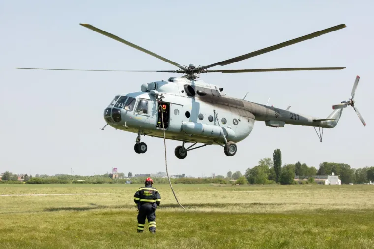 Vježba desantiranja iz helikoptera državnih interventnih vatrogasnih postrojbi