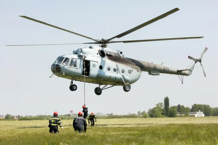 Vježba desantiranja iz helikoptera državnih interventnih vatrogasnih postrojbi