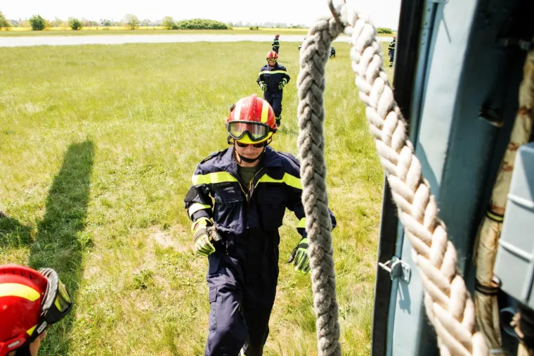 Vježba desantiranja iz helikoptera državnih interventnih vatrogasnih postrojbi