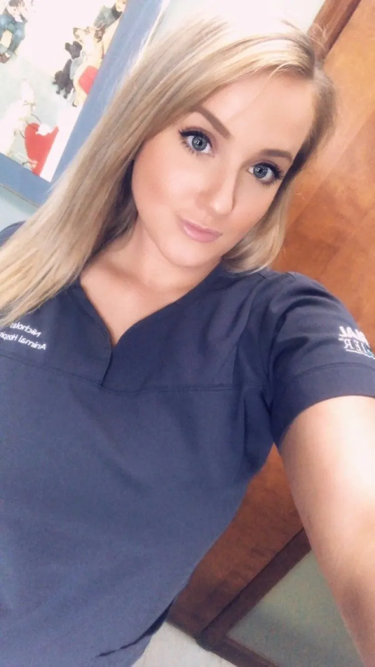 STIGLO SUNCE PA SE KOLEGICE MALO OPUSTILE: Dodu&scaron;e, ni +40 ne bi opravdao ovakav dress code