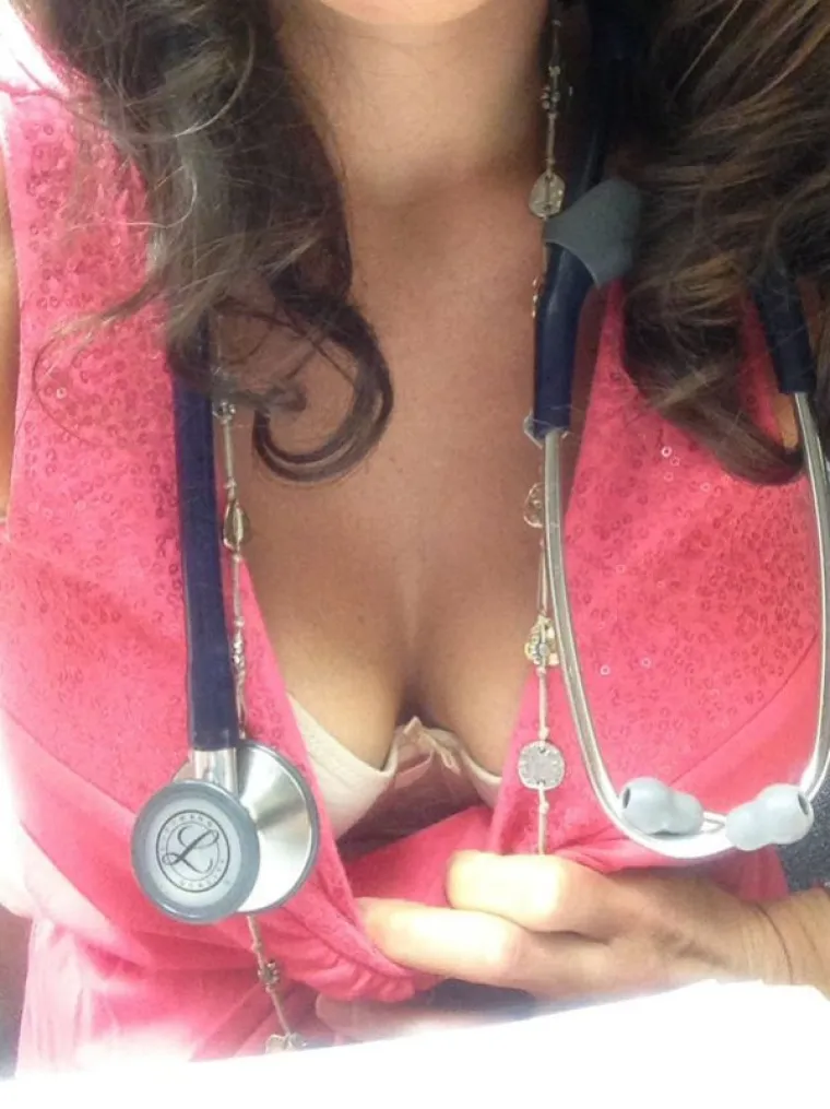 STIGLO SUNCE PA SE KOLEGICE MALO OPUSTILE: Dodu&scaron;e, ni +40 ne bi opravdao ovakav dress code