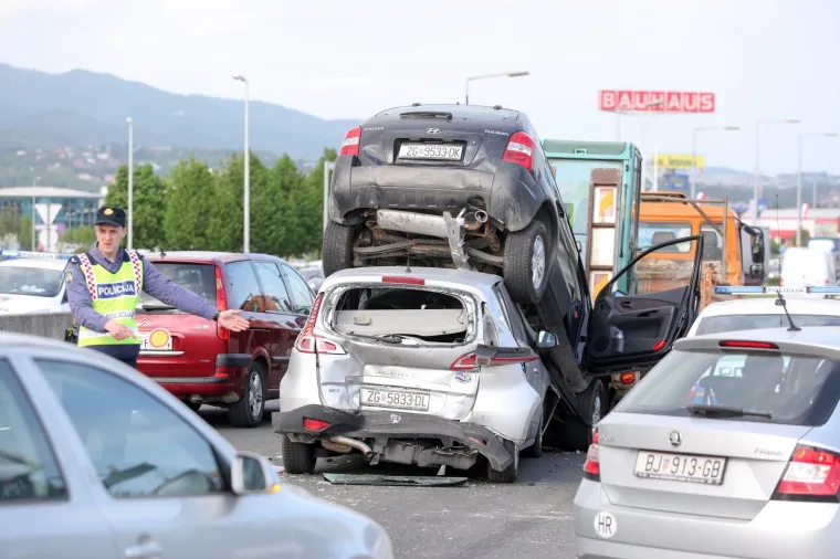 Nesvakidašnja nesreća na Jankomirskom mostu u Zagrebu