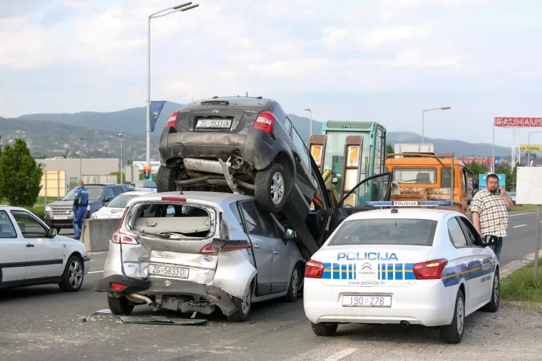 Nesvakida&scaron;nja nesreća na Jankomirskom mostu u Zagrebu