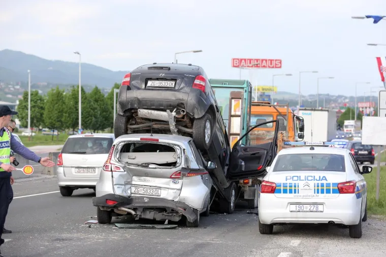Nesvakida&scaron;nja nesreća na Jankomirskom mostu u Zagrebu