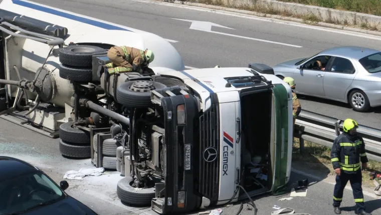 DRAMATIČNI PRIZORI KOD SPLITA: Na rotoru Bilice prevrnula se cisterna
