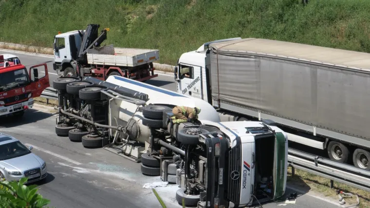 DRAMATIČNI PRIZORI KOD SPLITA: Na rotoru Bilice prevrnula se cisterna