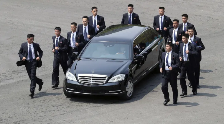 Povijesni trenutak prelaska linije razdvajanja dviju Koreja obilježilo i Kimovo osiguranje