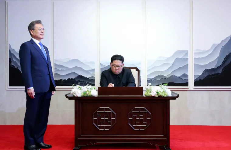 Povijesni trenutak prelaska linije razdvajanja dviju Koreja obilježilo i Kimovo osiguranje