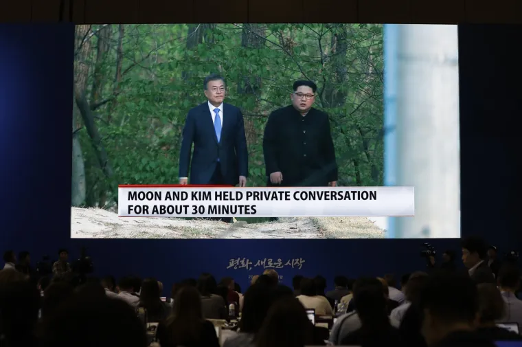 Povijesni trenutak prelaska linije razdvajanja dviju Koreja obilježilo i Kimovo osiguranje