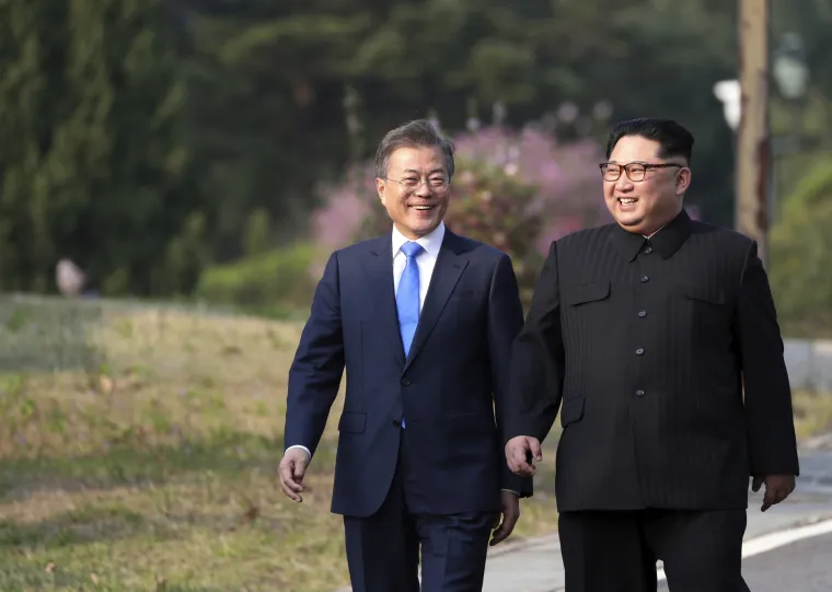 Povijesni trenutak prelaska linije razdvajanja dviju Koreja obilježilo i Kimovo osiguranje