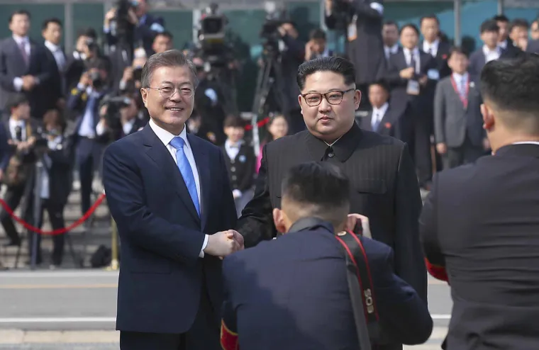 Povijesni trenutak prelaska linije razdvajanja dviju Koreja obilježilo i Kimovo osiguranje