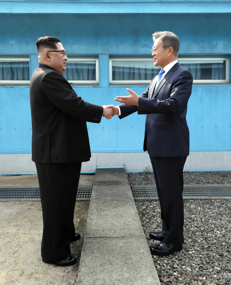 Povijesni trenutak prelaska linije razdvajanja dviju Koreja obilježilo i Kimovo osiguranje