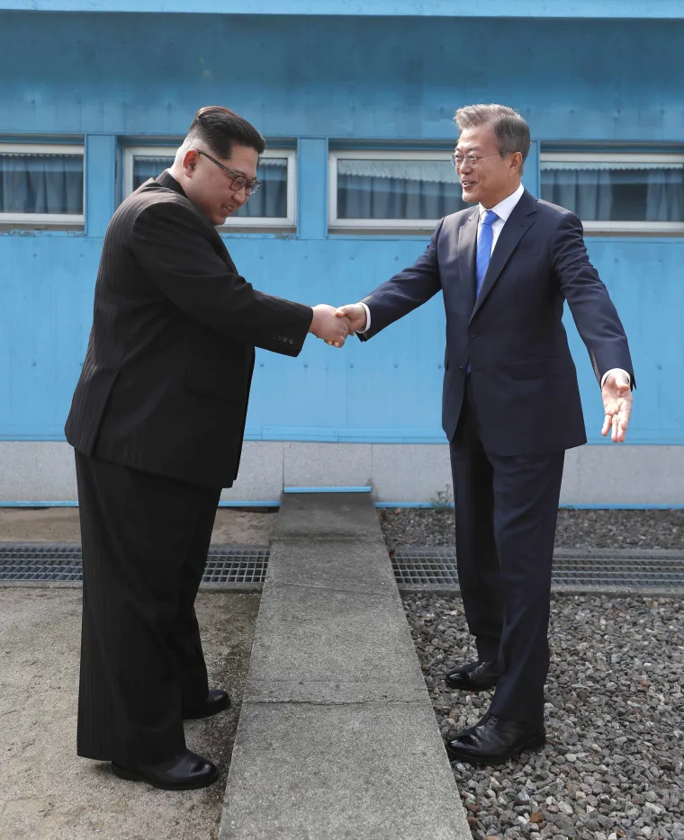 Povijesni trenutak prelaska linije razdvajanja dviju Koreja obilježilo i Kimovo osiguranje