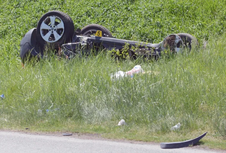 U te&scaron;koj prometnoj nesreći kod Popovače poginula jedna osoba, a dvije su ozlijeđene