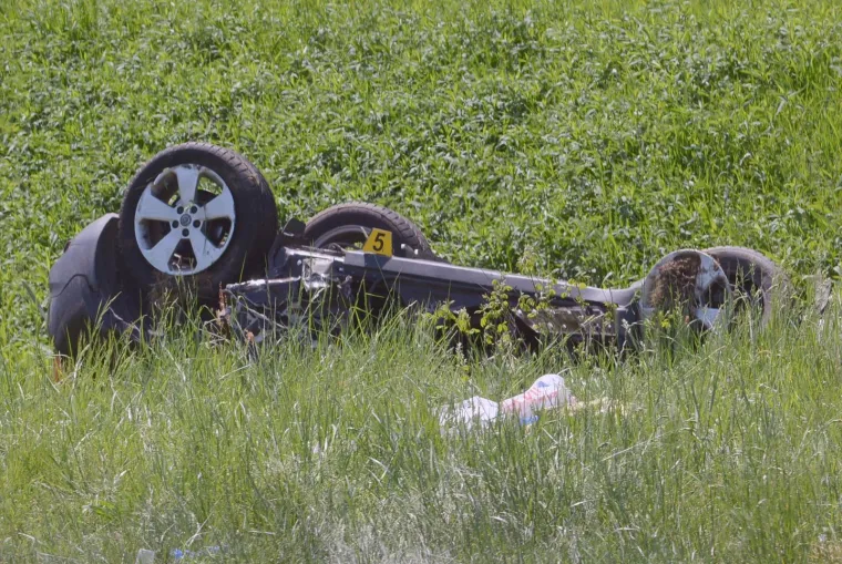 U te&scaron;koj prometnoj nesreći kod Popovače poginula jedna osoba, a dvije su ozlijeđene