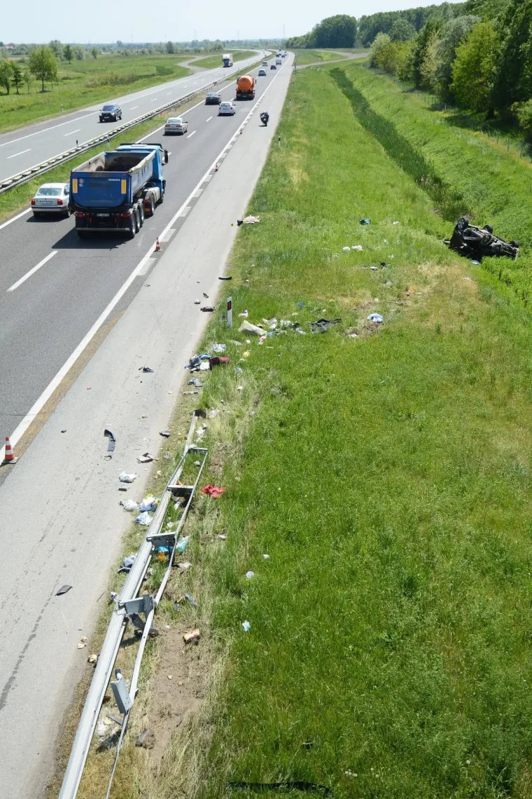 U te&scaron;koj prometnoj nesreći kod Popovače poginula jedna osoba, a dvije su ozlijeđene