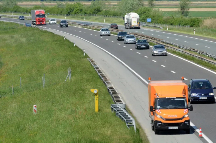 U te&scaron;koj prometnoj nesreći kod Popovače poginula jedna osoba, a dvije su ozlijeđene