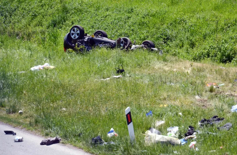 U te&scaron;koj prometnoj nesreći kod Popovače poginula jedna osoba, a dvije su ozlijeđene