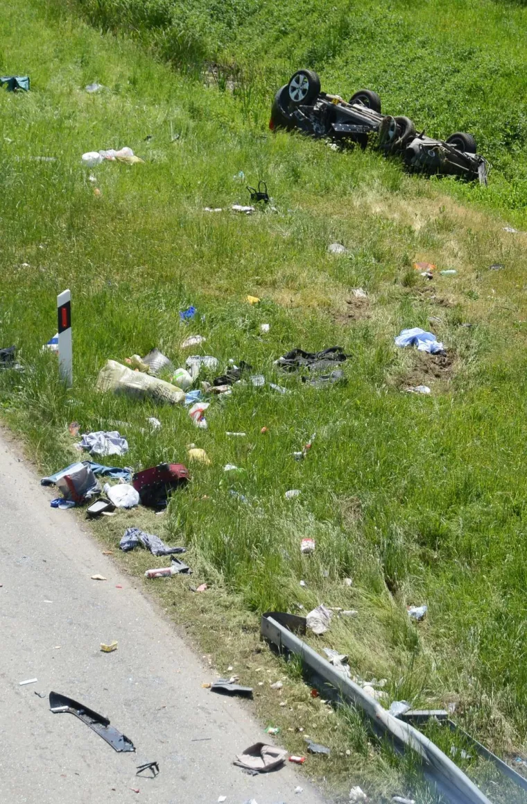 U te&scaron;koj prometnoj nesreći kod Popovače poginula jedna osoba, a dvije su ozlijeđene