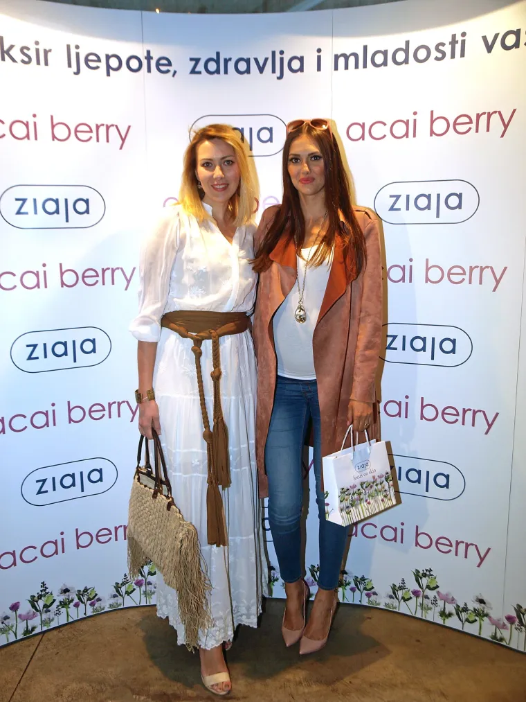 RENATA SOPEK POKAZALA NOGE, A LUCIJA LUGOMER LJUBIMCA: Zaručena Lana ne skida osmijeh s lica