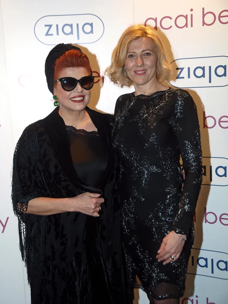 RENATA SOPEK POKAZALA NOGE, A LUCIJA LUGOMER LJUBIMCA: Zaručena Lana ne skida osmijeh s lica