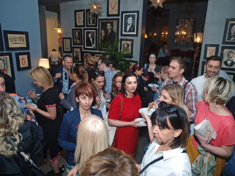 RENATA SOPEK POKAZALA NOGE, A LUCIJA LUGOMER LJUBIMCA: Zaručena Lana ne skida osmijeh s lica