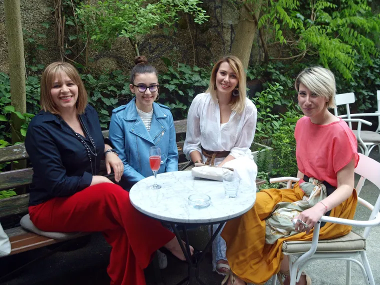 RENATA SOPEK POKAZALA NOGE, A LUCIJA LUGOMER LJUBIMCA: Zaručena Lana ne skida osmijeh s lica